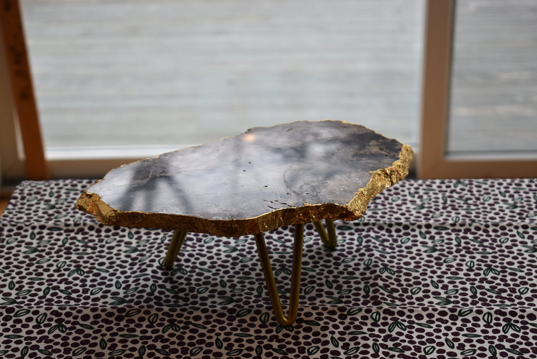 1-Layer Cake Stand with Elegant Gold Trim